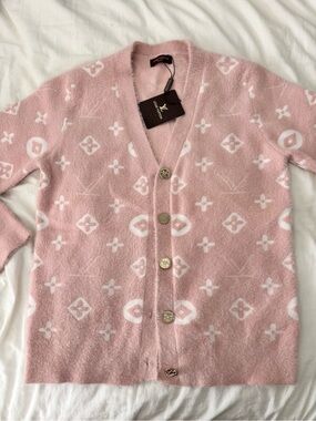 Designer Inspired Sweater 🌸